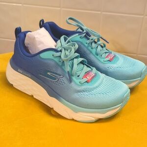 Skechers Max cushion NEW